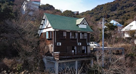 備前市日生町鴻島。海辺の４ＬＤＫのログハウス